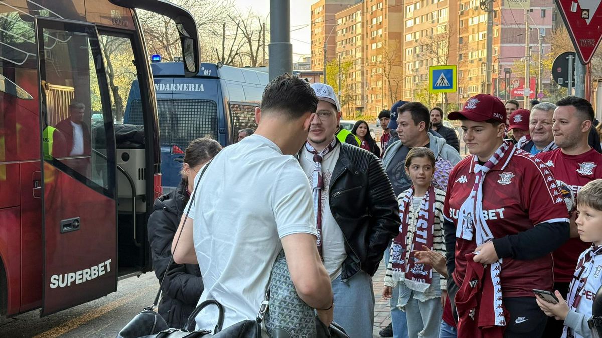 8 detalii de la Rapid - U Cluj » Scandări împotriva Legii 4, gest special pentru Mircea Lucescu + noul „transfer” la primul meci
