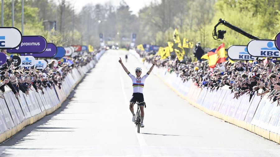 Martori la istorie! Tadej Pogacar a câștigat și Turul Flandrei » Când a pierdut ultima cursă la care a luat startul