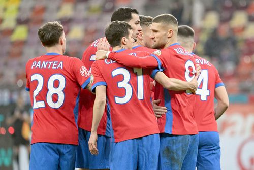 Daniel Bîrligea (numărul 9), apt pentru FCSB - Oțelul // FOTO: Facebook FCSB