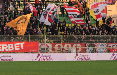 Lovitură în lumea ultras! Peluza Sud Steaua a capturat un banner important din PCH după o urmărire ca în filme
