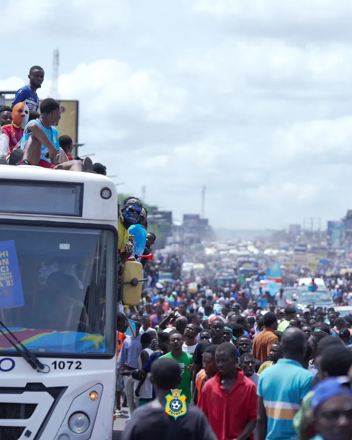 La 5 zile după calificarea la Mondial, jucătorii încă sărbătoresc cu zeci de mii de oameni pe străzi! Plângere oficială la FIFA: „Federația i-a blocat acolo!”