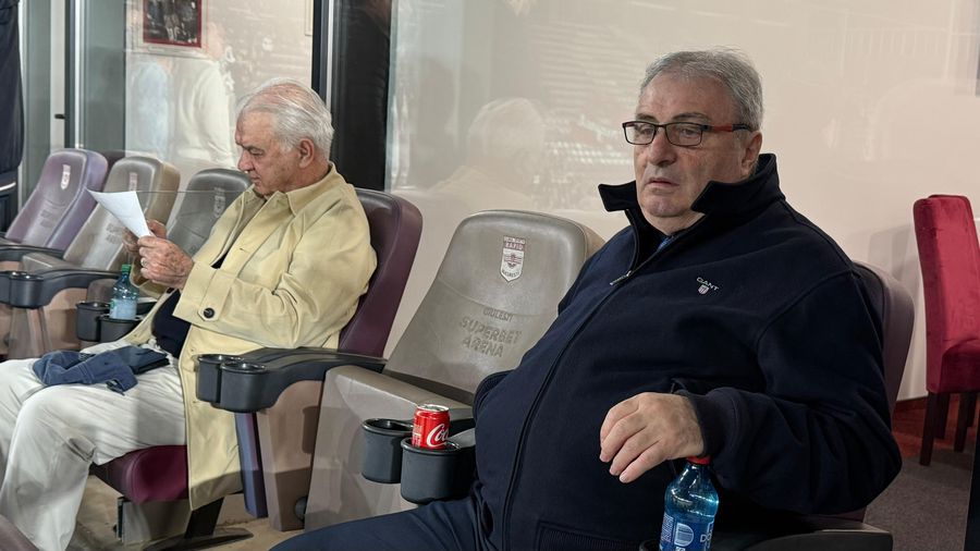 8 detalii de la Rapid - U Cluj » Scandări împotriva Legii 4, gest special pentru Mircea Lucescu + noul „transfer” la primul meci