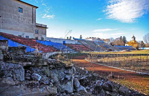 Investigație Libertatea » Noi dezvăluiri despre neregulile de la stadionul din Târgoviște: „Au înnebunit când le-am zis că trebuie demolat tot”