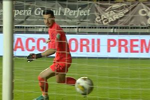 „Eroare monumentală!” » Cea mai mare gafă văzută în play-out: greșeala copilărească a portarului i-a costat scump