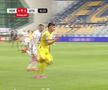 Penalty acordat în Petrolul - Oțelul Galați după două greșeli mari în defensiva lui Dorinel Munteanu, foto: captură de ecran @Prima Sport