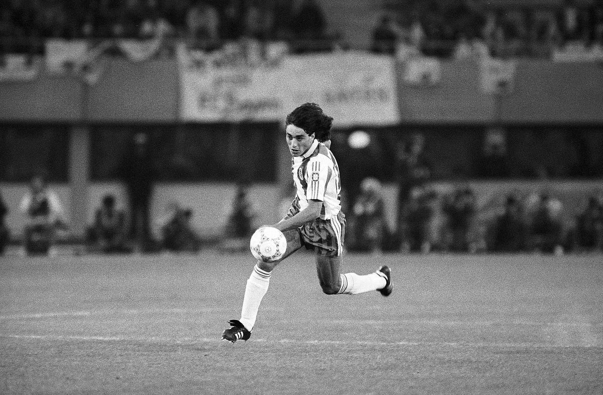 În 1987 termina în fața lui Hagi în cursa pentru Balonul de Aur, acum e agent imobiliar » Și-a schimbat și look-ul: „Samuraiul a plecat în vacanță!”