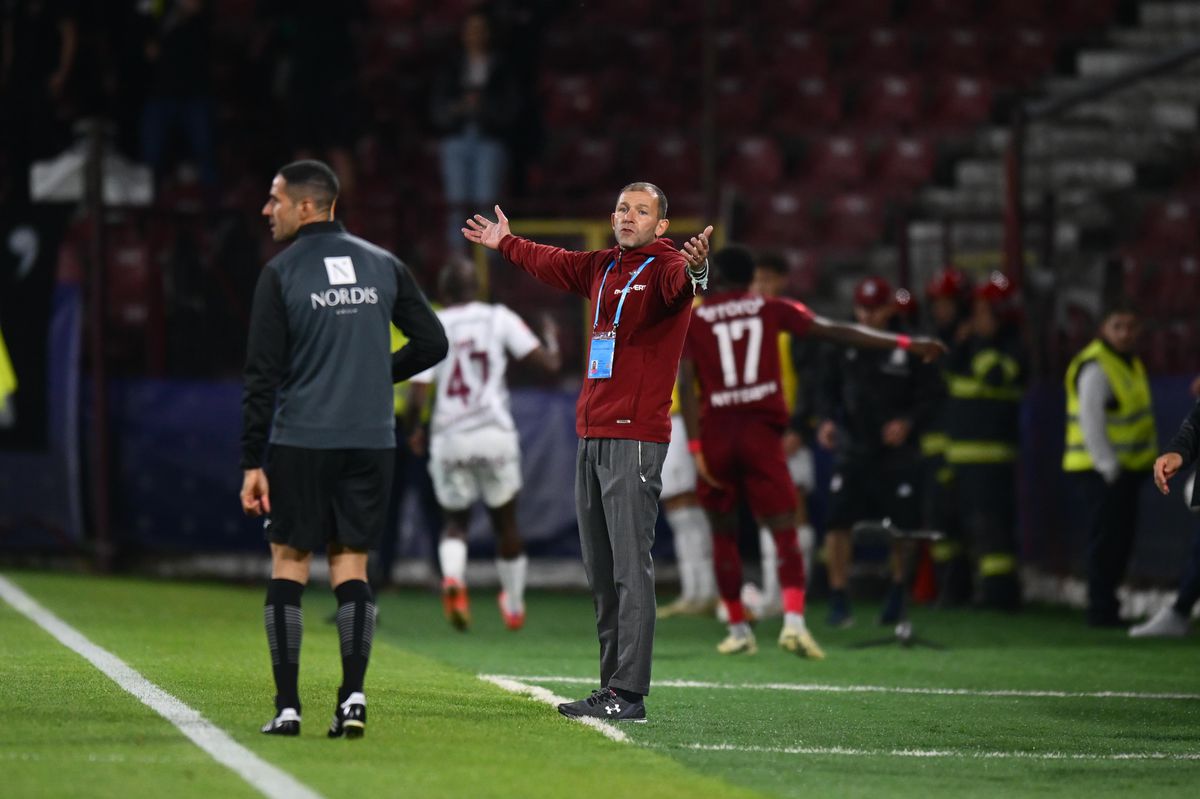 Primul meci, primul cartonaș » Criză de nervi a lui Dan Petrescu la CFR Cluj - Rapid