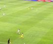 Penalty acordat în Petrolul - Oțelul Galați după două greșeli mari în defensiva lui Dorinel Munteanu, foto: captură de ecran @Prima Sport