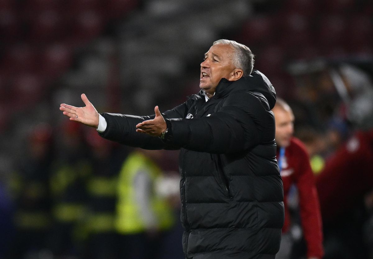 Primul meci, primul cartonaș » Criză de nervi a lui Dan Petrescu la CFR Cluj - Rapid
