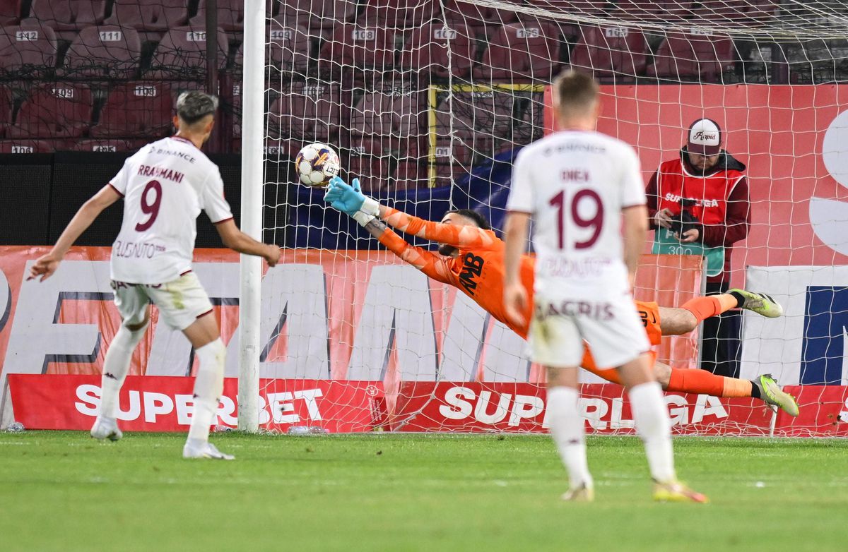 Primul meci, primul cartonaș » Criză de nervi a lui Dan Petrescu la CFR Cluj - Rapid
