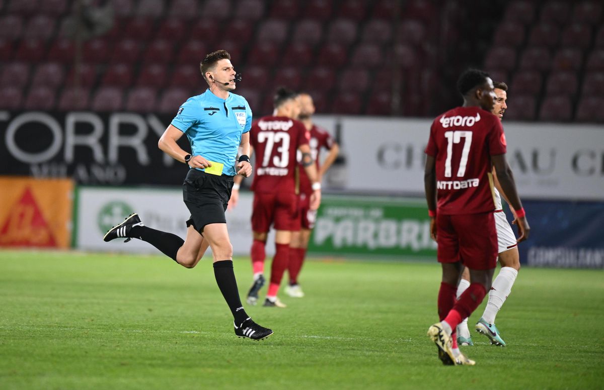 Primul meci, primul cartonaș » Criză de nervi a lui Dan Petrescu la CFR Cluj - Rapid