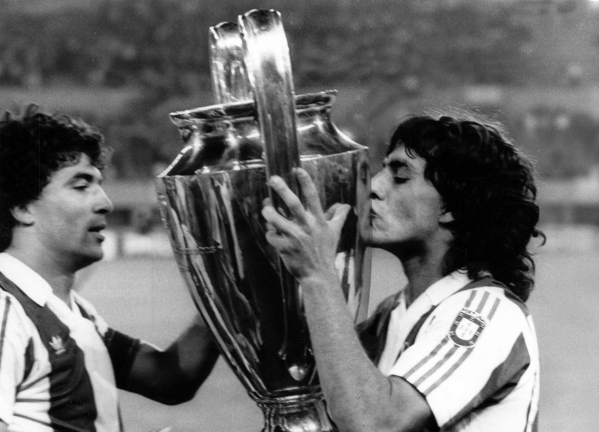 În 1987 termina în fața lui Hagi în cursa pentru Balonul de Aur, acum e agent imobiliar » Și-a schimbat și look-ul: „Samuraiul a plecat în vacanță!”