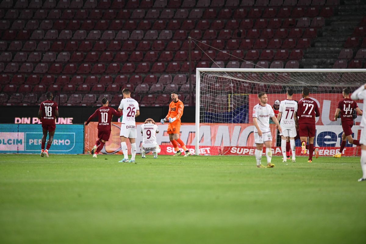 Primul meci, primul cartonaș » Criză de nervi a lui Dan Petrescu la CFR Cluj - Rapid