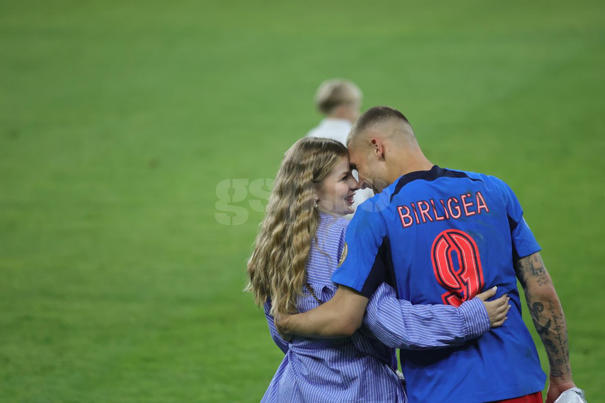 Love is in the air » Antonia și Daniel Bîrligea, momente tandre la finalul meciului FCSB - Dinamo