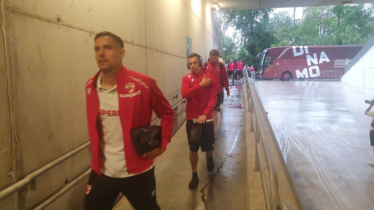 FCSB - Dinamo: sosire echipe