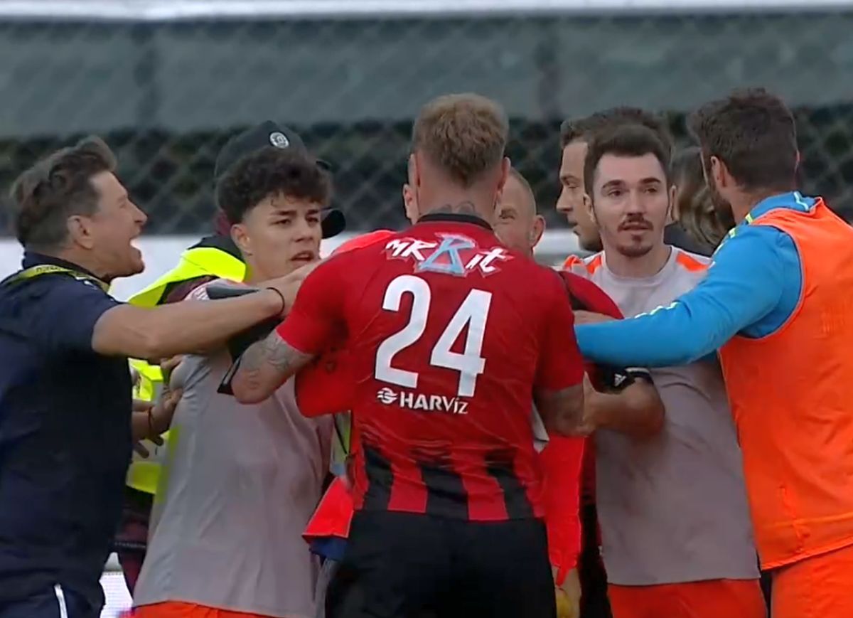 S-au luat la bătaie după Csikszereda - Metaloglobus » Surpriză imensă în Liga 2: calculele la promovare, date peste cap