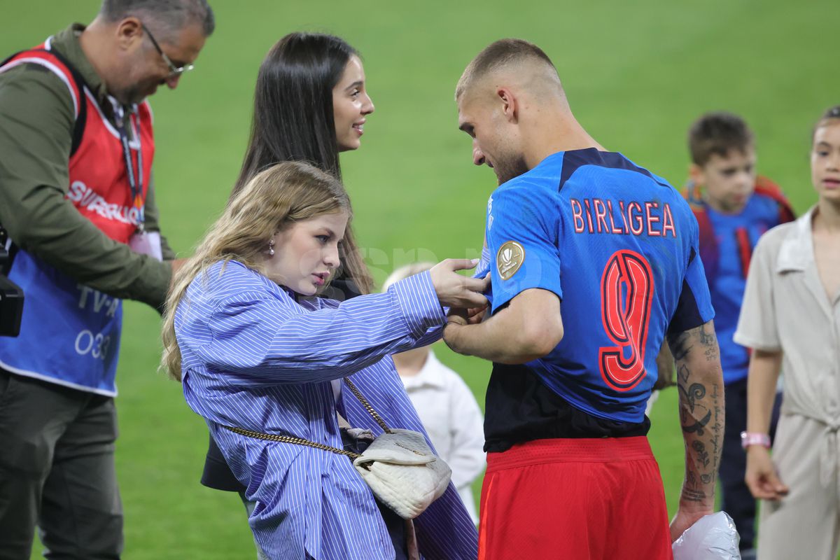 Love is in the air » Antonia și Daniel Bîrligea, momente tandre la finalul meciului FCSB - Dinamo