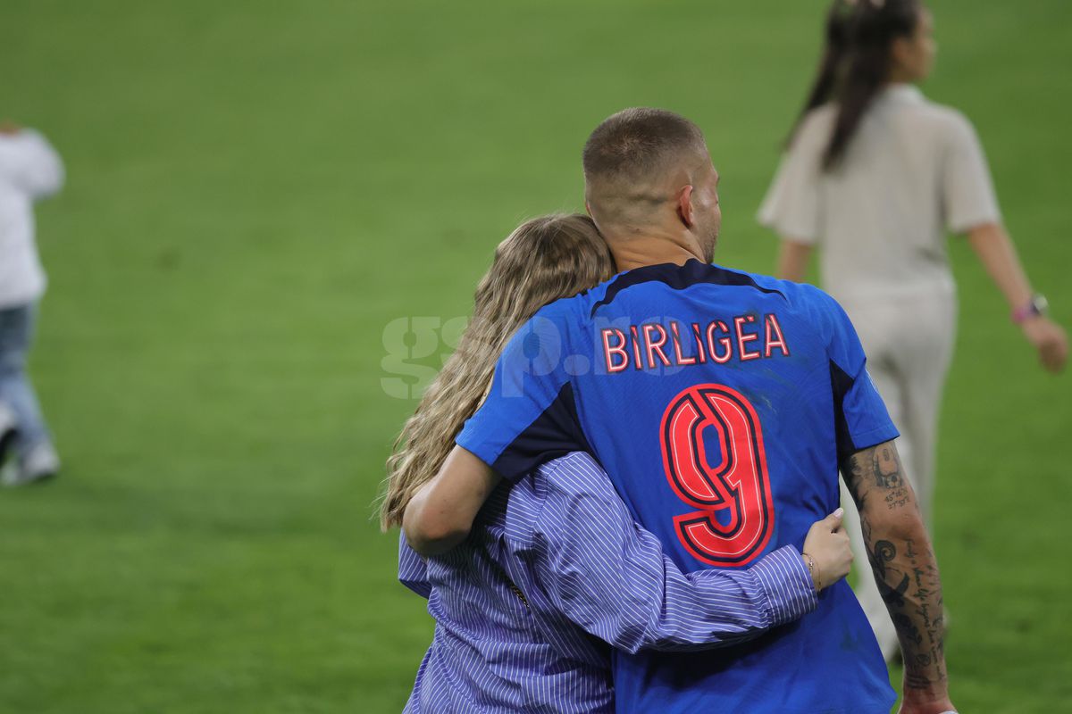 Love is in the air » Antonia și Daniel Bîrligea, momente tandre la finalul meciului FCSB - Dinamo