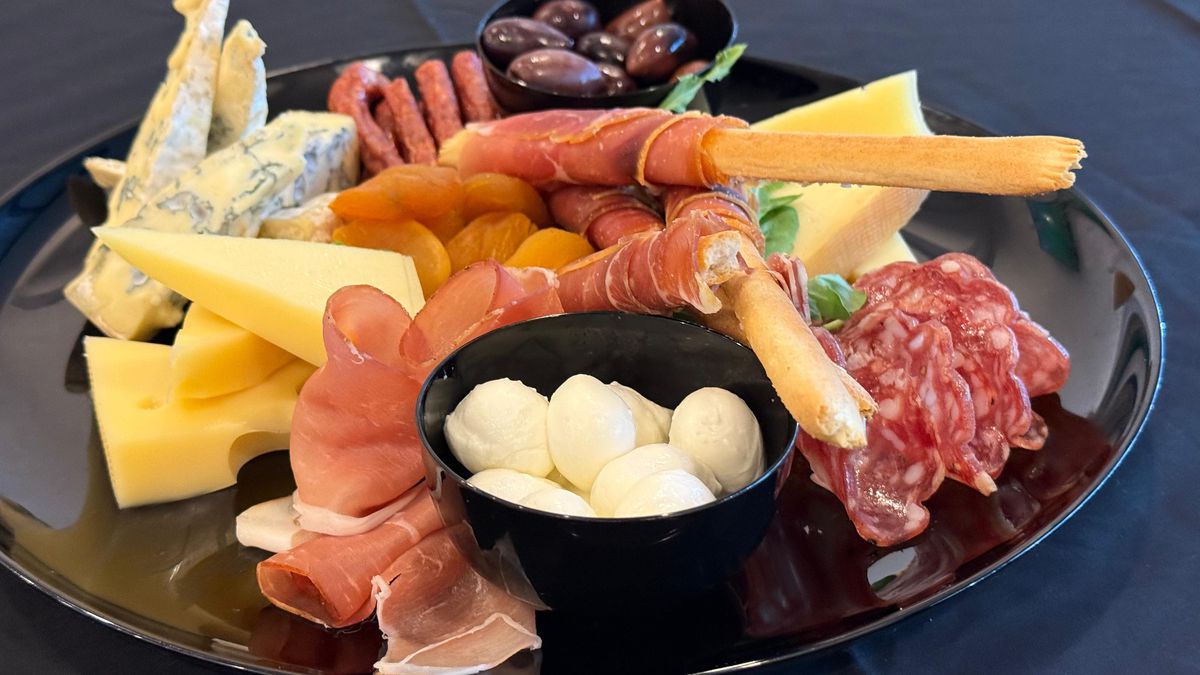 Cum arată meniurile din zona VIP înainte de FCSB - Dinamo