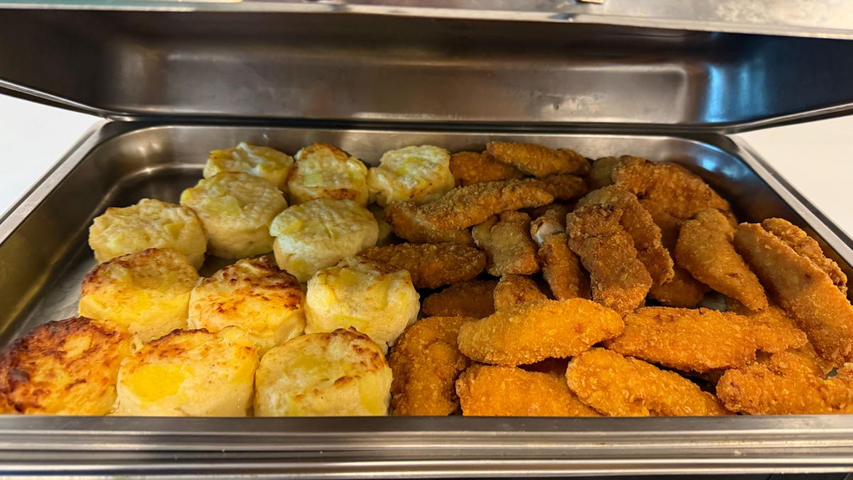 Ce meniu au primit fanii care au plătit 1.000 de lei la FCSB - Dinamo