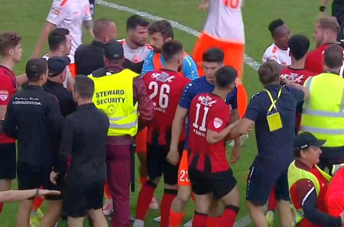 S-au luat la bătaie după Csikszereda - Metaloglobus » Surpriză imensă în Liga 2: calculele la promovare, date peste cap