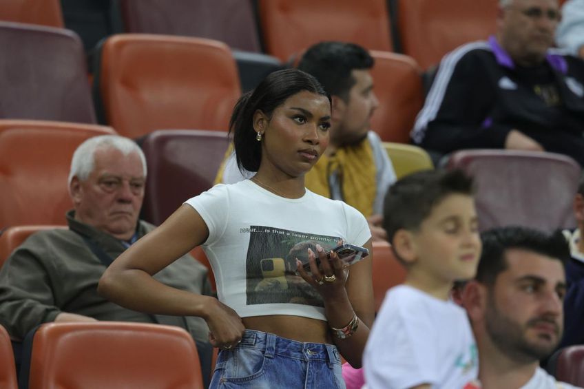GALERIE FOTO Soția lui Ngezana a atras din nou toate privirile pe Arena Națională » Cum a apărut la derby: detaliile surprinse în tribune