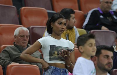Soția lui Ngezana a atras din nou toate privirile pe Arena Națională » Cum a apărut la derby: detaliile surprinse în tribune