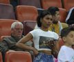 Soția lui Ngezana a atras din nou toate privirile pe Arena Națională » Cum a apărut la derby: detaliile surprinse în tribune