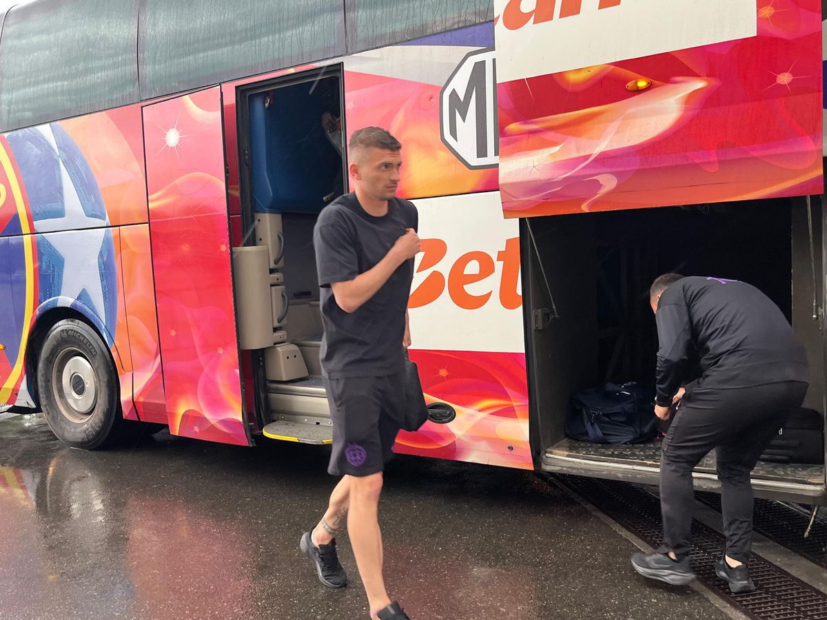 FCSB - Dinamo: sosire echipe