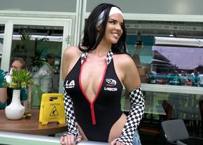 Ivana Knoll, schimbare drastică de look » Greu de recunoscut, în boxa echipei de Formula 1