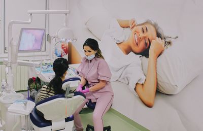 Dr. Andra Zeta Batineanu și AZdent: locul unde stomatologia modernă transformă vizita la dentist într-o experiență plăcută