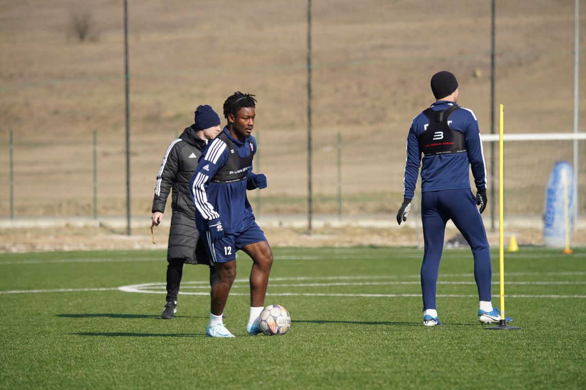 Adams Friday imagini carieră familie