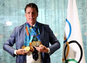 Multiplul campion olimpic la înot are medalii noi, în locul celor pierdute în incendiile din Los Angeles