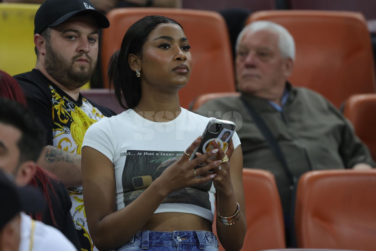 Soția lui Ngezana a atras din nou toate privirile pe Arena Națională » Cum a apărut la derby: detaliile surprinse în tribune