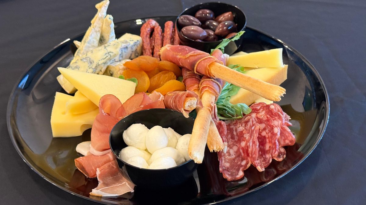 Ce meniu au primit fanii care au plătit 1.000 de lei la FCSB - Dinamo