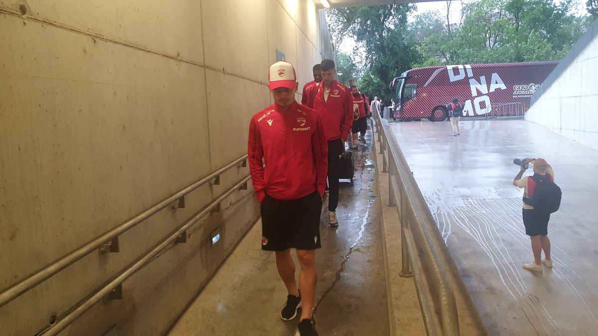 FCSB - Dinamo: sosire echipe