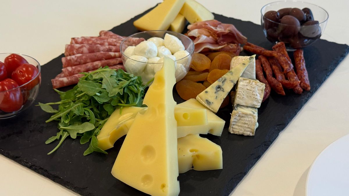 Ce meniu au primit fanii care au plătit 1.000 de lei la FCSB - Dinamo