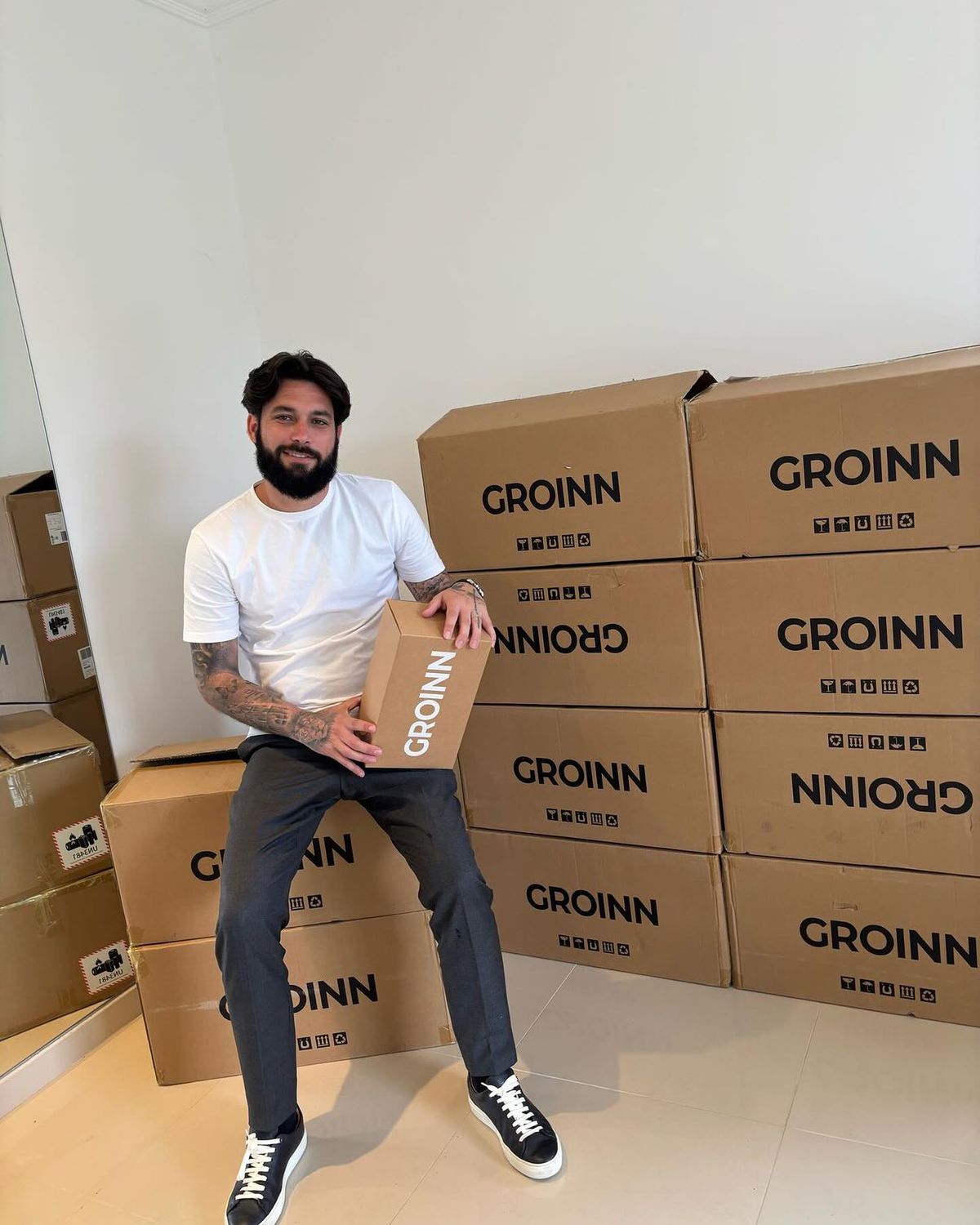 Fotbalistul care a investit în agricultură și-a schimbat religia pentru o frumoasă tânără din Serbia: a trecut la islam pentru Ajla