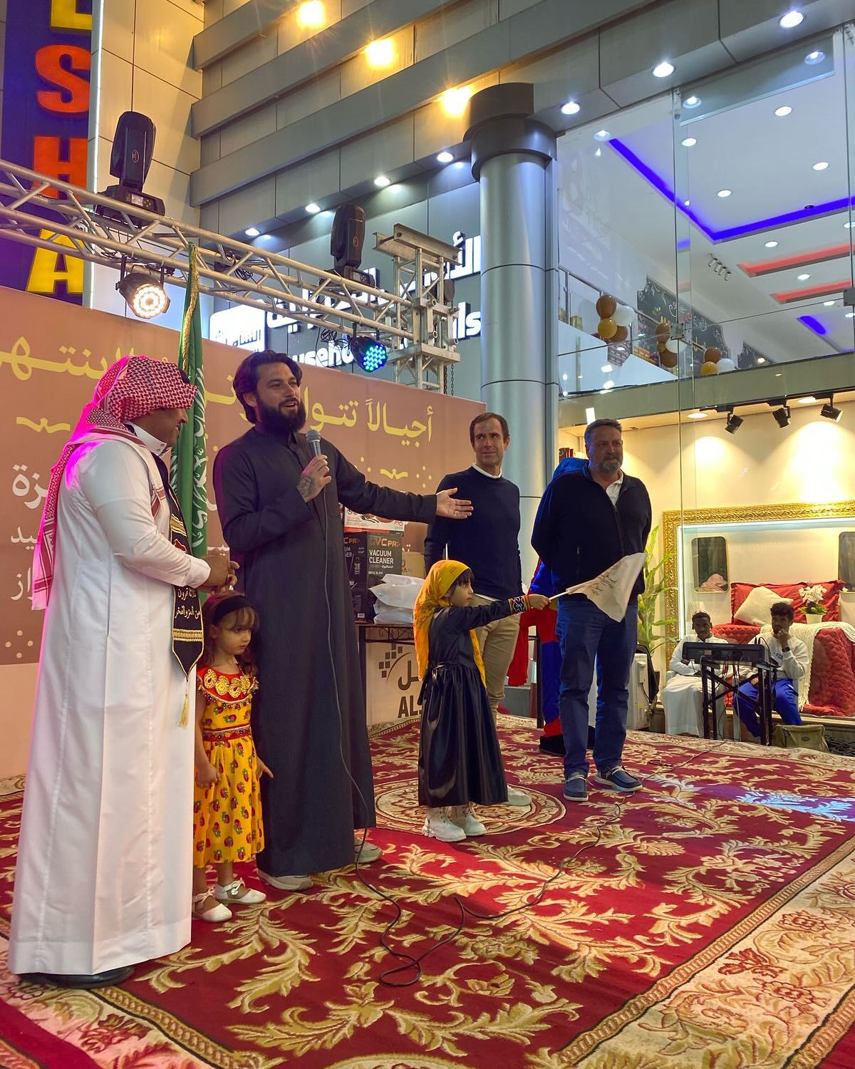 Fotbalistul care a investit în agricultură și-a schimbat religia pentru o frumoasă tânără din Serbia: a trecut la islam pentru Ajla