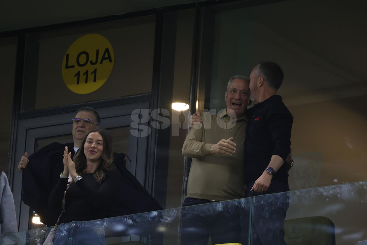 Dezlănțuit și vulgar! Mihai Stoica, gesturi obscene cu mătăniile la mână, imediat după FCSB - Dinamo!