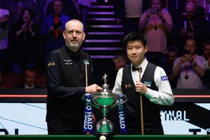 Un amator a devenit primul chinez din istorie care câștigă Campionatul Mondial de snooker! I-a demolat pe Ronnie O'Sullivan și Mark Williams