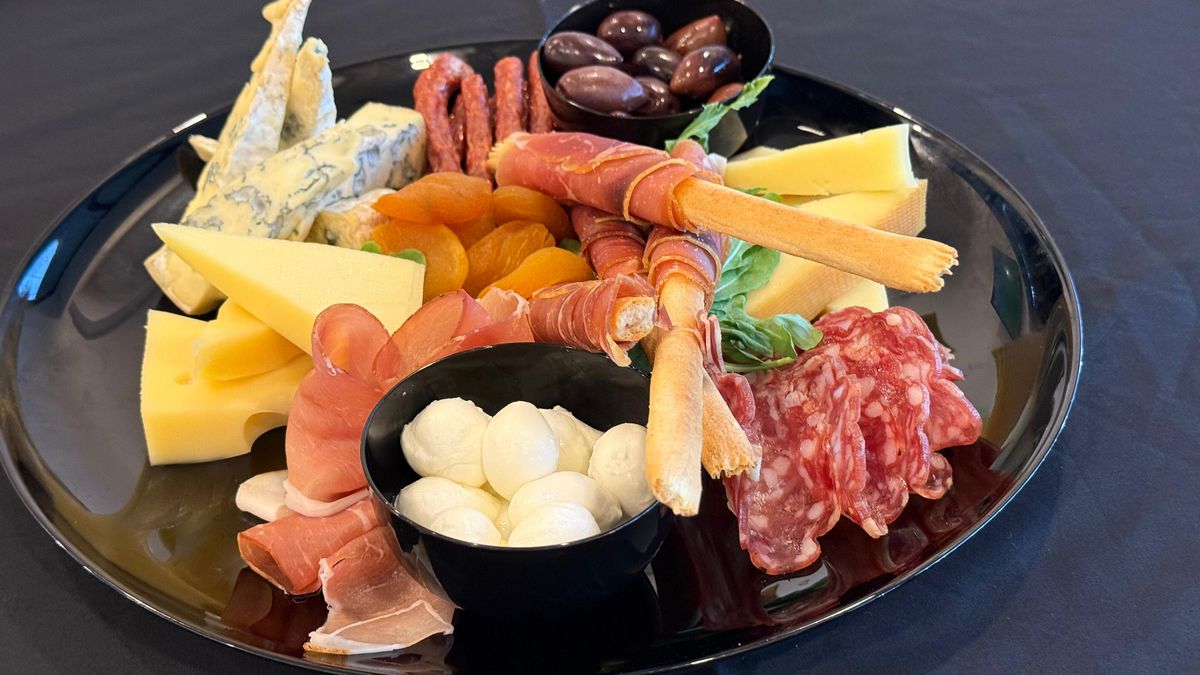 Ce meniu au primit fanii care au plătit 1.000 de lei la FCSB - Dinamo