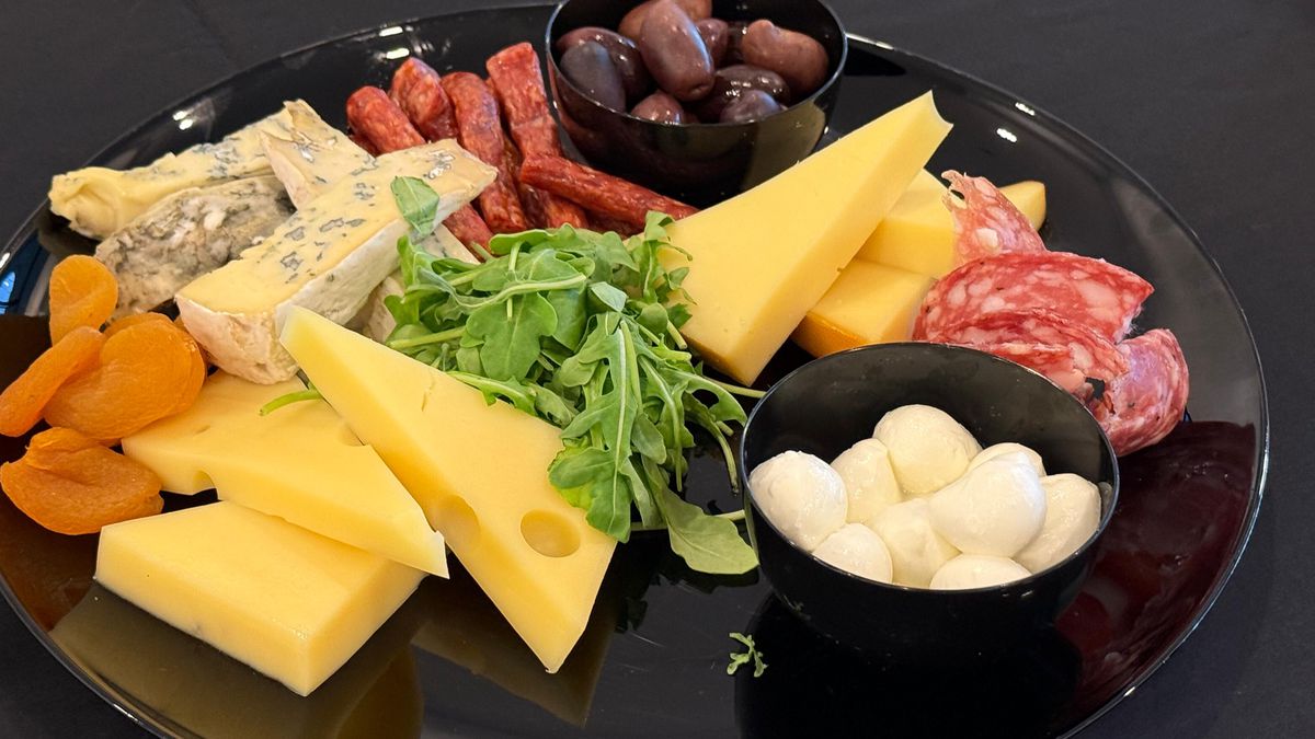 Ce meniu au primit fanii care au plătit 1.000 de lei la FCSB - Dinamo