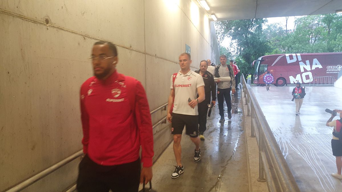 FCSB - Dinamo: sosire echipe