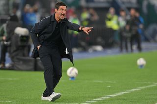 Tensiuni în vestiarul Parmei » Cristi Chivu și-a băgat echipa în ședință, iar un jucător ar putea fi amendat!