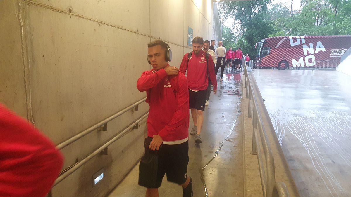 FCSB - Dinamo: sosire echipe