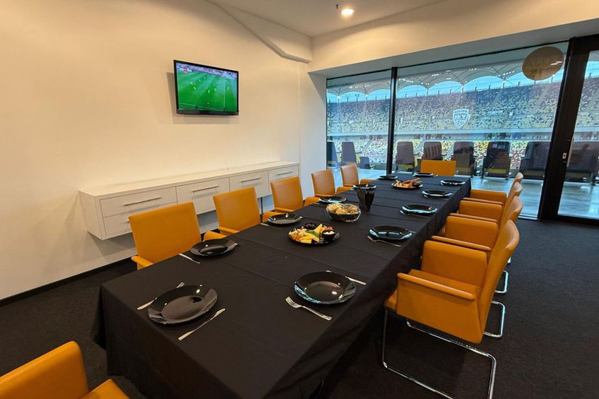 GALERIE FOTO Ce meniu au primit fanii care au plătit 1.000 de lei la FCSB - Dinamo
