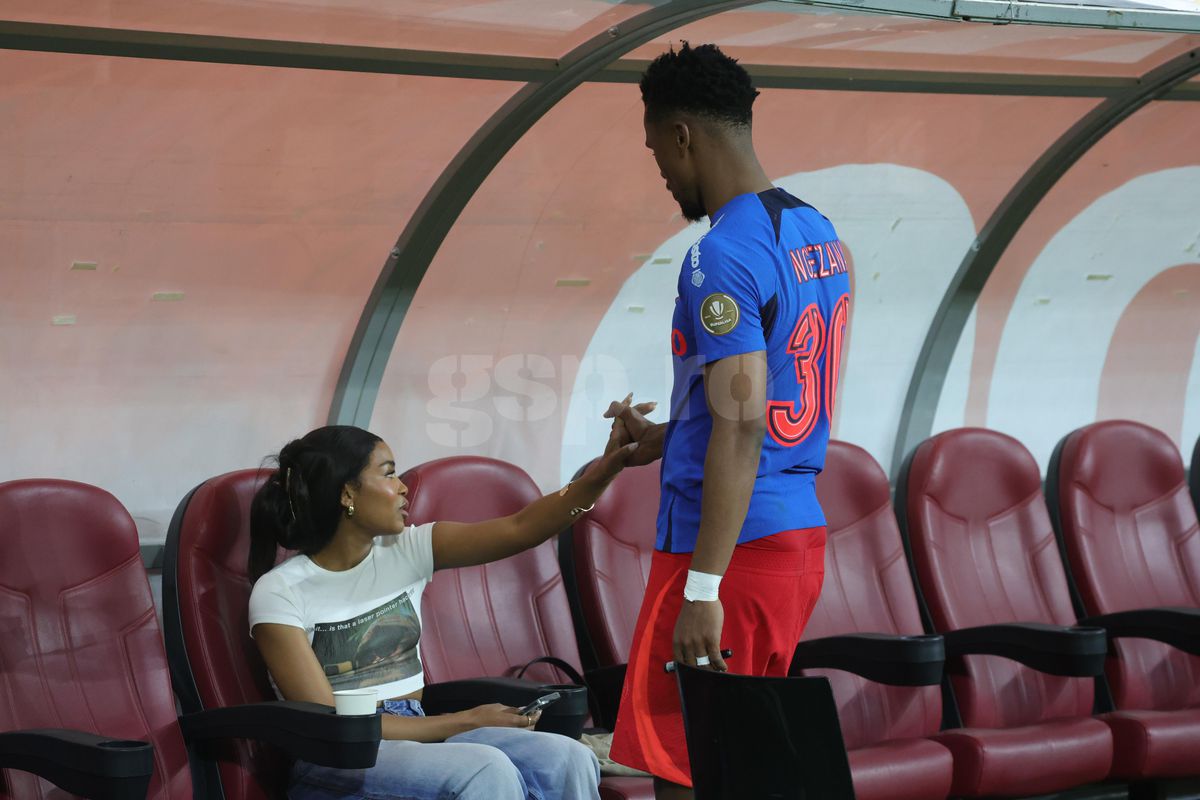 Soția lui Ngezana a atras din nou toate privirile pe Arena Națională » Cum a apărut la derby: detaliile surprinse în tribune