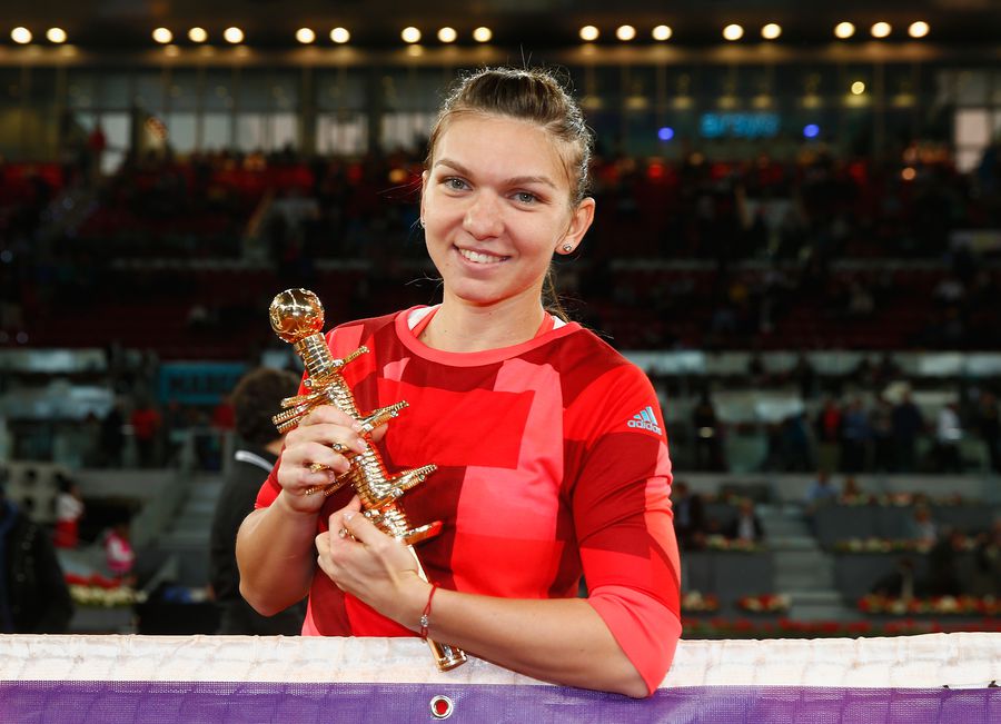 Simona Halep în 2016 , cu primuș său trofeul de la Caja Magica FOTO Guliver/GettyImages Sorana Cîrstea s-a înscris pe o listă scurtă de câștigători români la Caja Magica