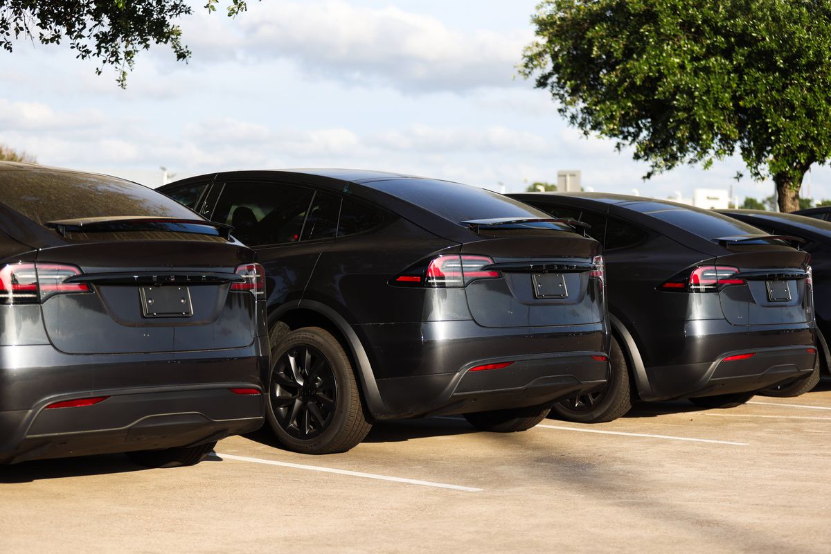 O nouă reprezentanță Tesla în România » Ce decizie a luat producătorul american